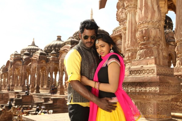 Naan Sigappu Manithan Movie Stills