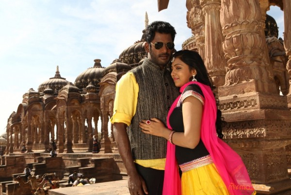 Naan Sigappu Manithan Movie Stills