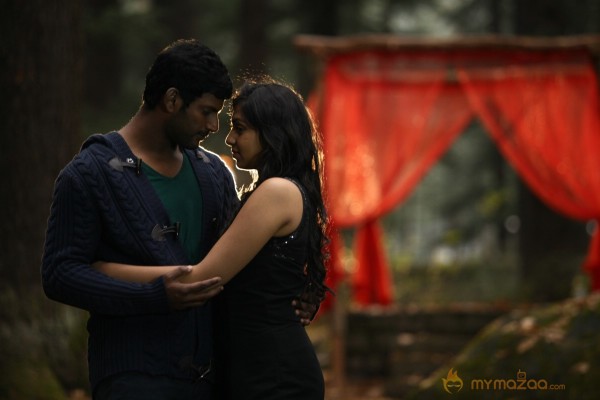 Naan Sigappu Manithan Movie Stills