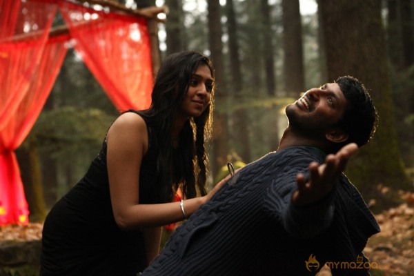 Naan Sigappu Manithan Movie Stills