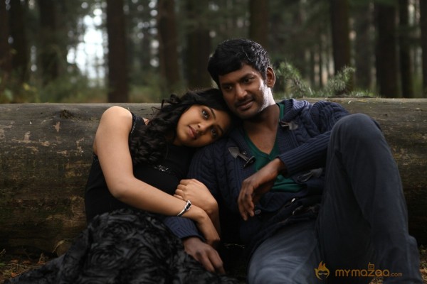 Naan Sigappu Manithan Movie Stills