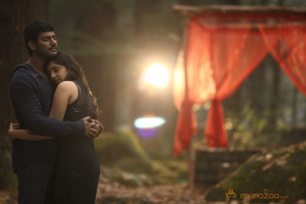 Naan Sigappu Manithan Movie Stills