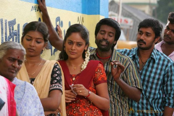 Nalanum Nandhinium Movie Stills