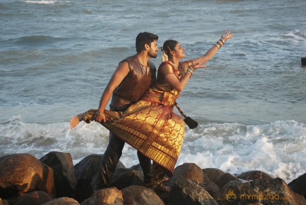 Nathikal Nanaivathillai Movie Latest Photos