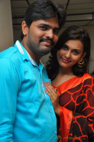 Nee En Uyire Movie Audio Launch Stills