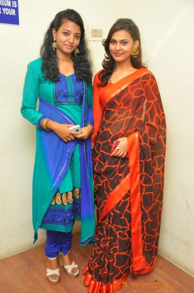 Nee En Uyire Movie Audio Launch Stills