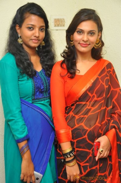 Nee En Uyire Movie Audio Launch Stills