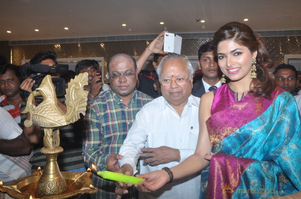 Parvathy Omanakuttan Launch Women's World Store  