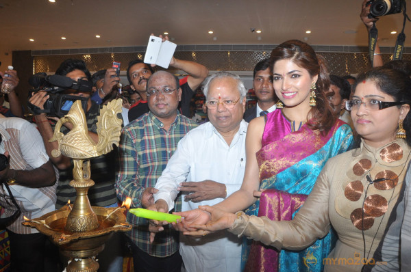 Parvathy Omanakuttan Launch Women's World Store  