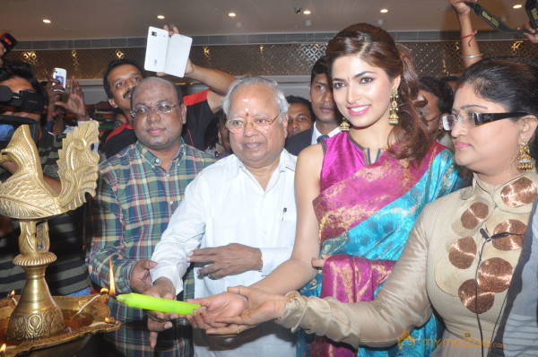 Parvathy Omanakuttan Launch Women's World Store  