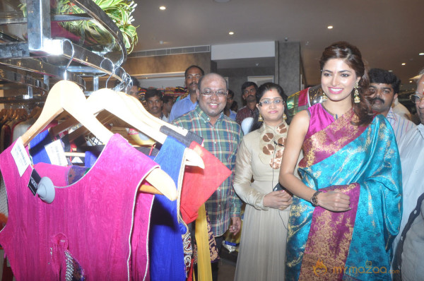 Parvathy Omanakuttan Launch Women's World Store  