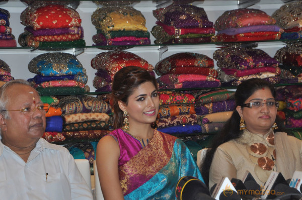 Parvathy Omanakuttan Launch Women's World Store  