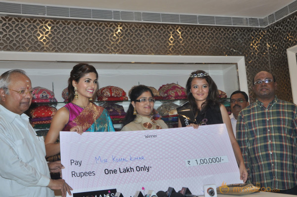 Parvathy Omanakuttan Launch Women's World Store  