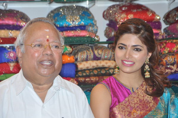 Parvathy Omanakuttan Launch Women's World Store  