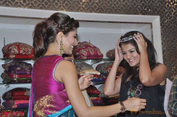 Parvathy Omanakuttan Launch Women's World Store  