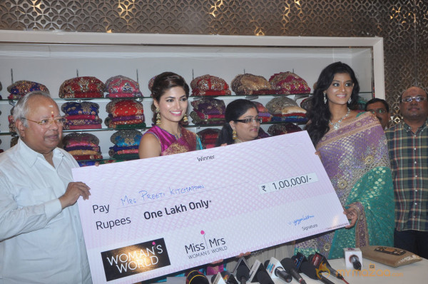 Parvathy Omanakuttan Launch Women's World Store  