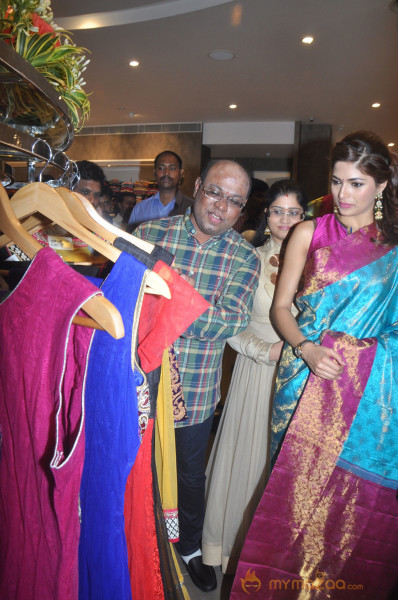 Parvathy Omanakuttan Launch Women's World Store  