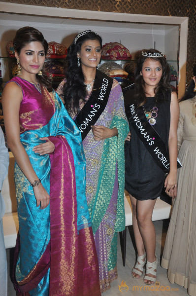 Parvathy Omanakuttan Launch Women's World Store  