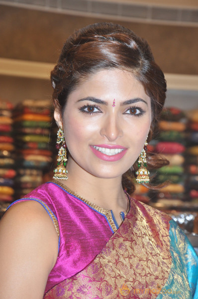 Parvathy Omanakuttan Launch Women's World Store  