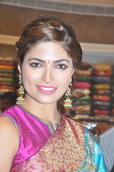 Parvathy Omanakuttan Launch Women's World Store  