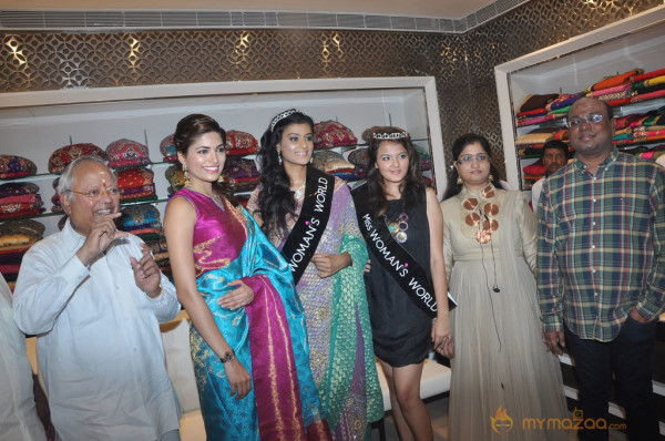 Parvathy Omanakuttan Launch Women's World Store  