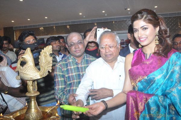 Parvathy Omanakuttan Launch Women's World Store  