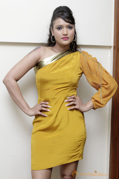 Rachita Salla's Purple Duck Pre Launch Fashion Show  