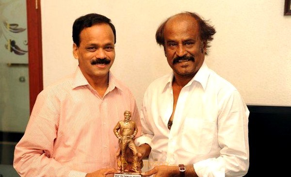 Rajinikanth' Appreciates Dhananjayan Book