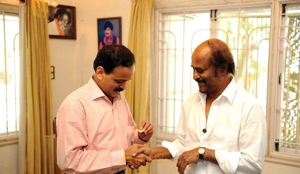 Rajinikanth' Appreciates Dhananjayan Book