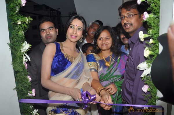 Sanjana Galrani Launches Naturals Family salon