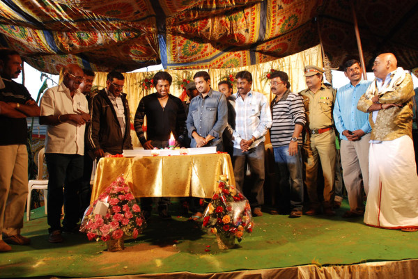 Santhanam Birthday Celebration On The Sets Of Thalaivan 