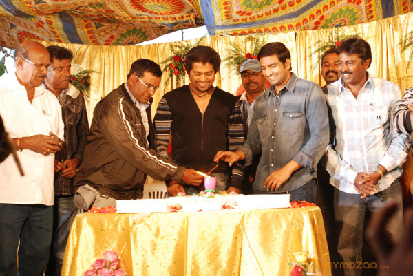 Santhanam Birthday Celebration On The Sets Of Thalaivan 