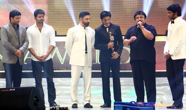 Shahrukh Khan At 7th Annual Vijay Awards  