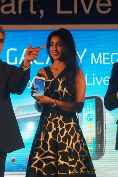 Shriya Launch Samsung Galaxy Smart Phone  