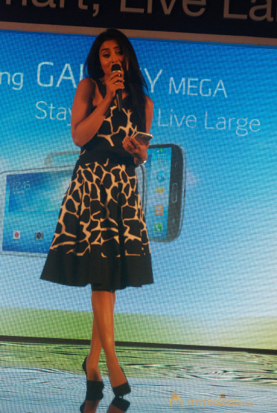 Shriya Launch Samsung Galaxy Smart Phone  