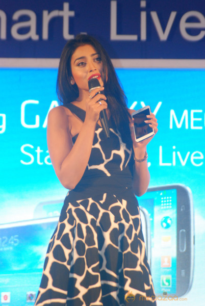 Shriya Launch Samsung Galaxy Smart Phone  