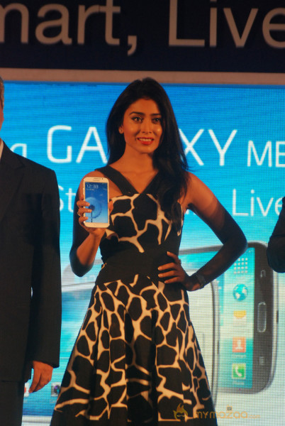 Shriya Launch Samsung Galaxy Smart Phone  