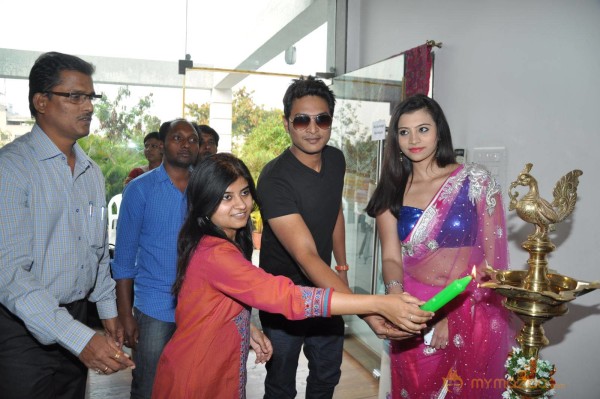 Shrujan Hand Embroidred Exhibition Launch Photos