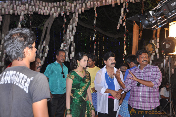 Sutta Pazham Sudatha Pazham Movie Onlocation Stills 