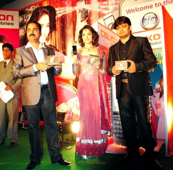 Tamanna Launch Celkon C 999 3G Mobile 