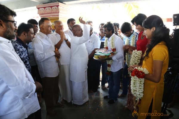 Tamil Movie dhanshika Raani Movie Pooja Stills