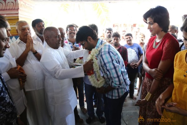 Tamil Movie dhanshika Raani Movie Pooja Stills