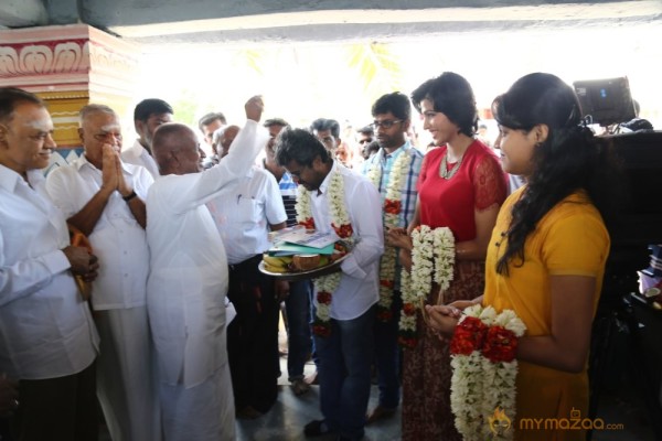 Tamil Movie dhanshika Raani Movie Pooja Stills