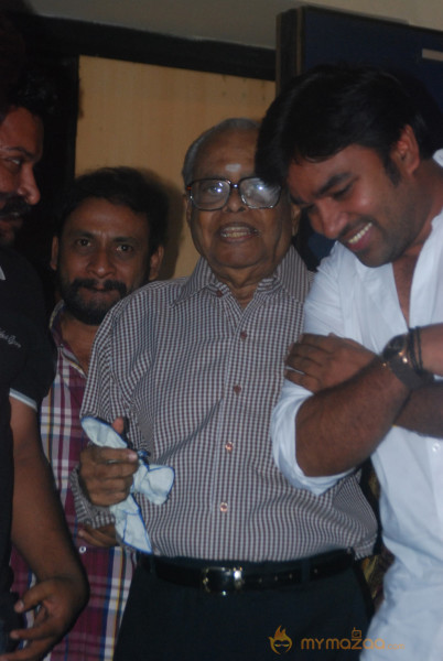 Thillu Mullu Premier Show Photo Gallery 