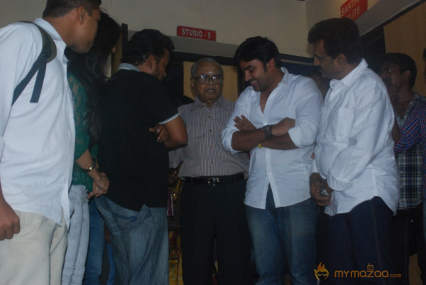 Thillu Mullu Premier Show Photo Gallery 