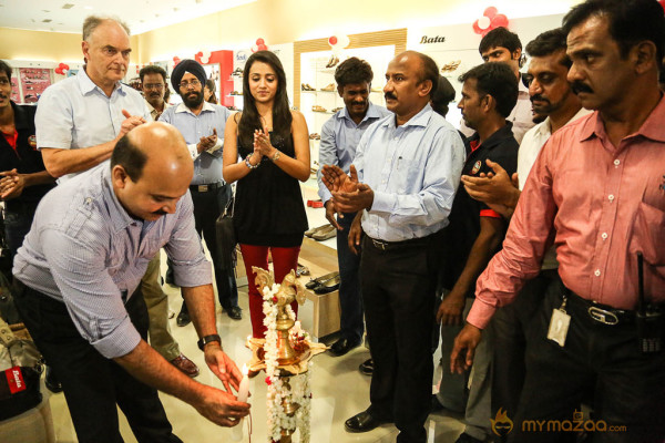 Trisha Launches New Bata Showroom Photos 