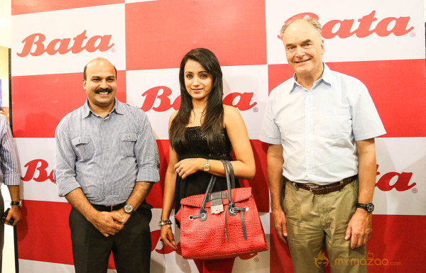 Trisha Launches New Bata Showroom Photos 