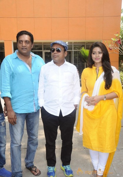 Un Samiyal Araiyil Movie Press Meet Photos