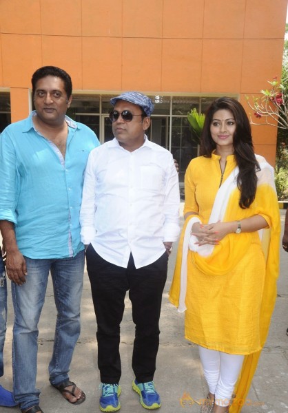 Un Samiyal Araiyil Movie Press Meet Photos