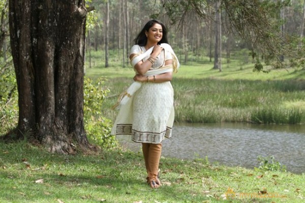 Vaarayo Vennilave Tamil Movie Stills